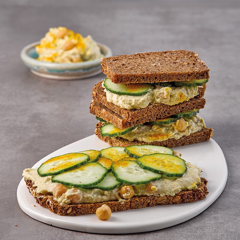 Roggensandwich mit Kichererbsen-Aufstrich
