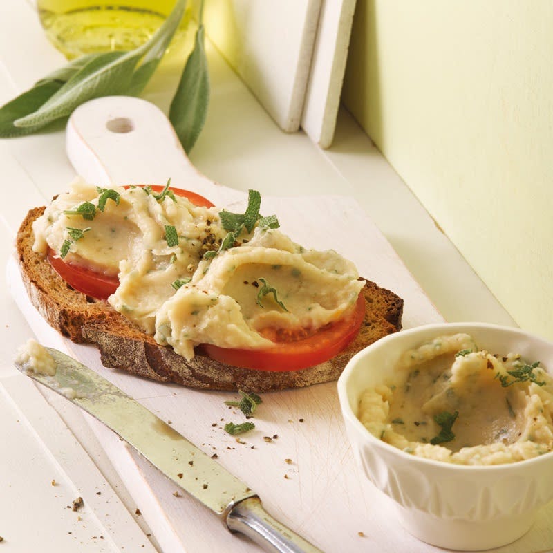 Bruschetta mit Bohnenmus