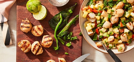 Mexikansk sallad med grillade kammusslor