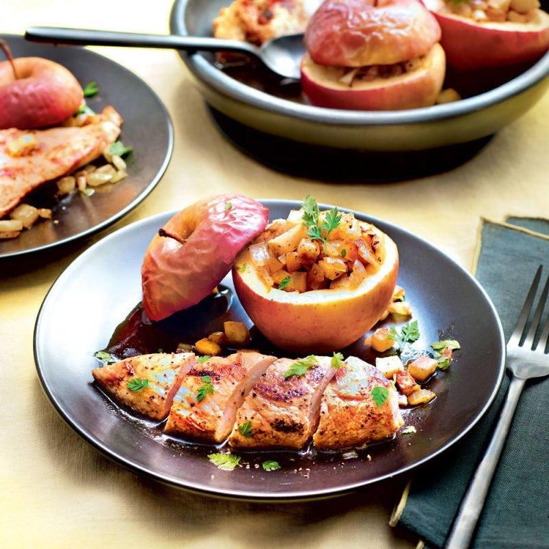 Suprêmes de poulet aux pommes et oignons caramélisés