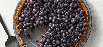 Four-ingredient fresh blueberry pie