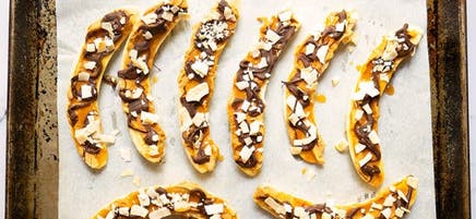 Barres glacées au beurre d’arachide, au caramel et à la banane chocolatée