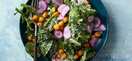 Salade César aux pois chiches croustillants