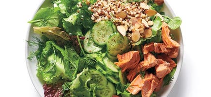 Salade californienne au saumon et au quinoa