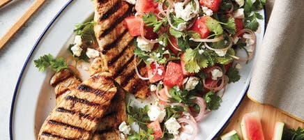 Dinde grillée avec salade de melon d’eau et de fines herbes