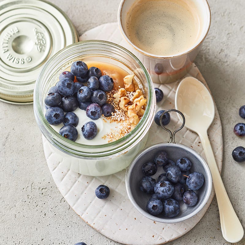 Fruchtige Joghurtcreme mit Amaranth