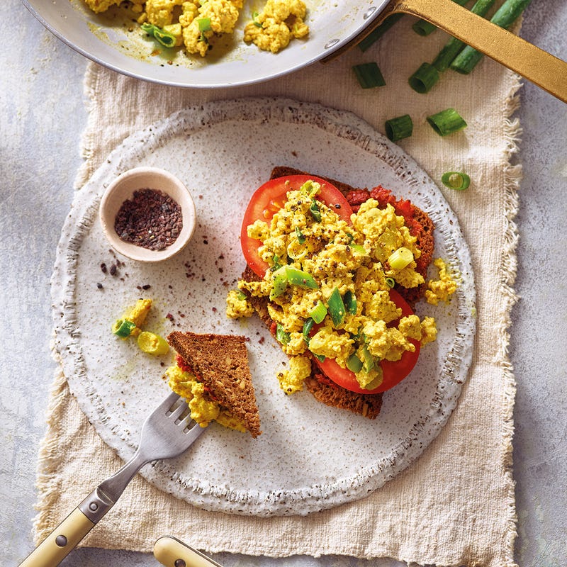 Veganes Rührei auf Vollkornstulle