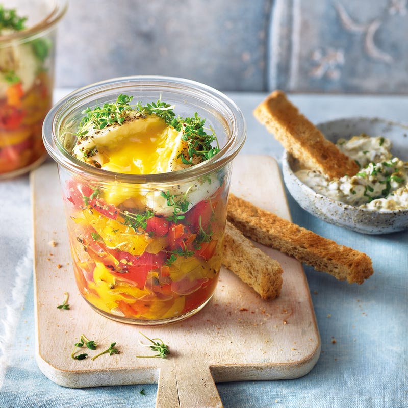 Ei im Glas auf Röst-Paprika-Mix