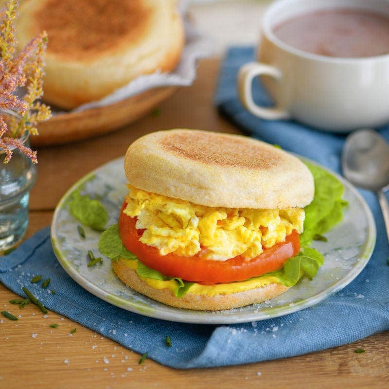 Muffins anglais aux œufs brouillés