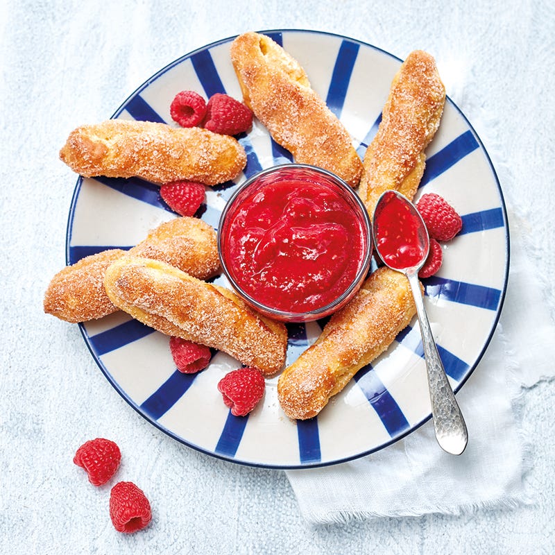 Foto van Churros uit de oven met kaneelsuiker en frambozendip door WW