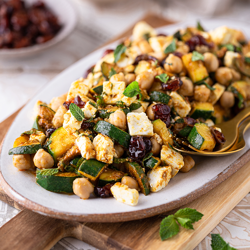 Gewürzter Kichererbsen-Zucchini-Salat