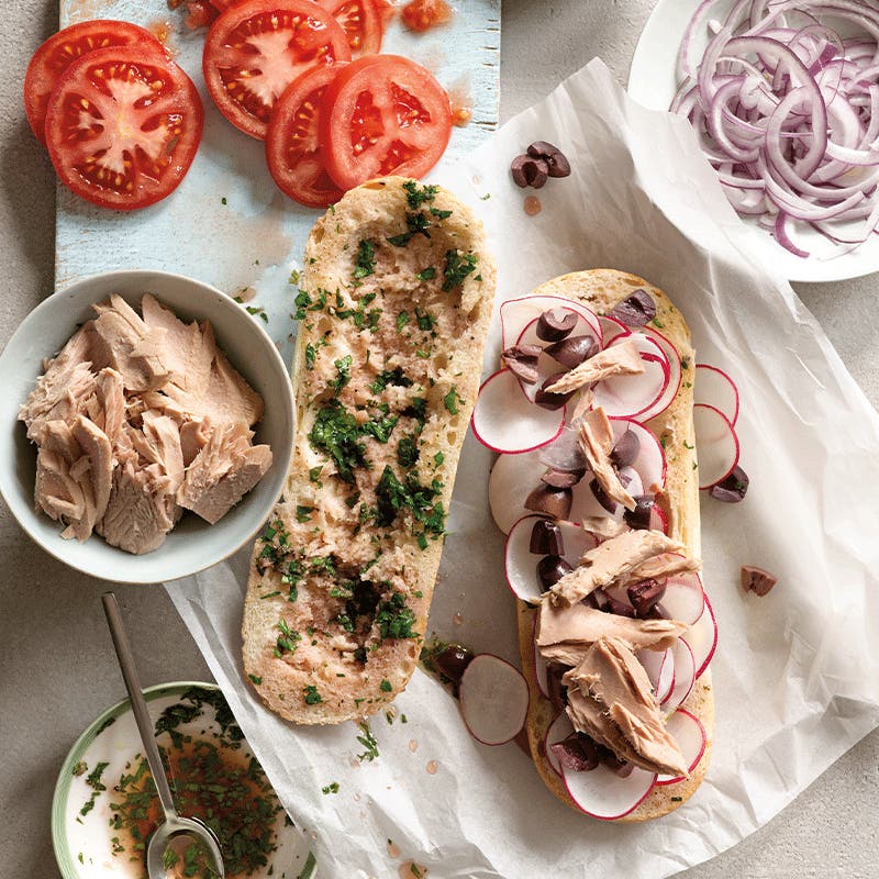 Pan-bagnat-(French-tuna-sandwich)