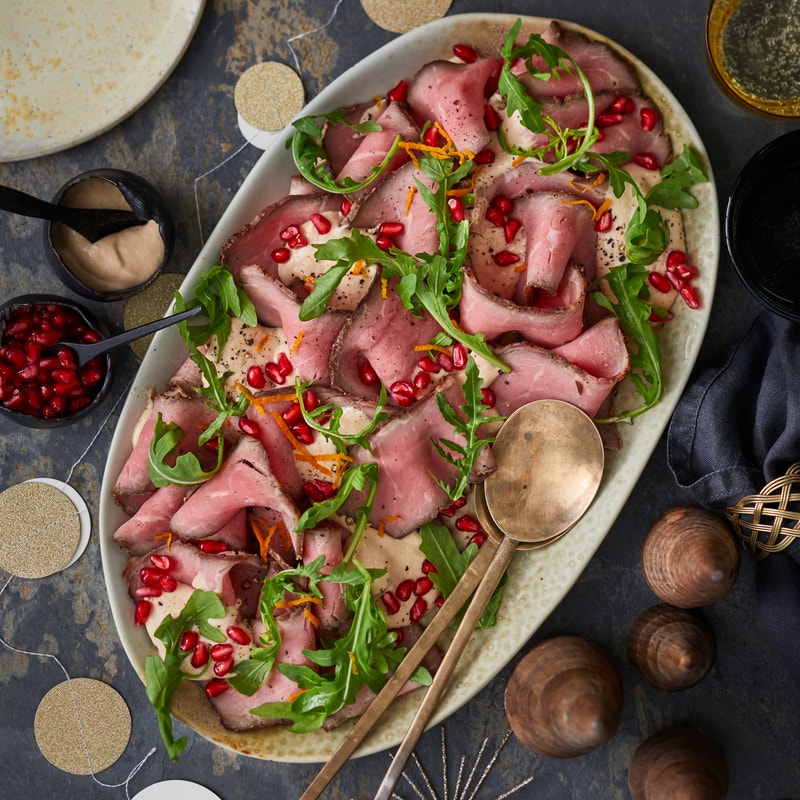 Roastbeef tonnato mit Granatapfelkernen