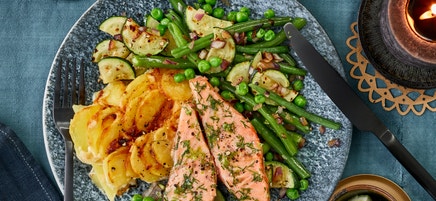 Gebackener Lachs mit Kartoffel-Meerrettich-Gratin und grünem Gemüse