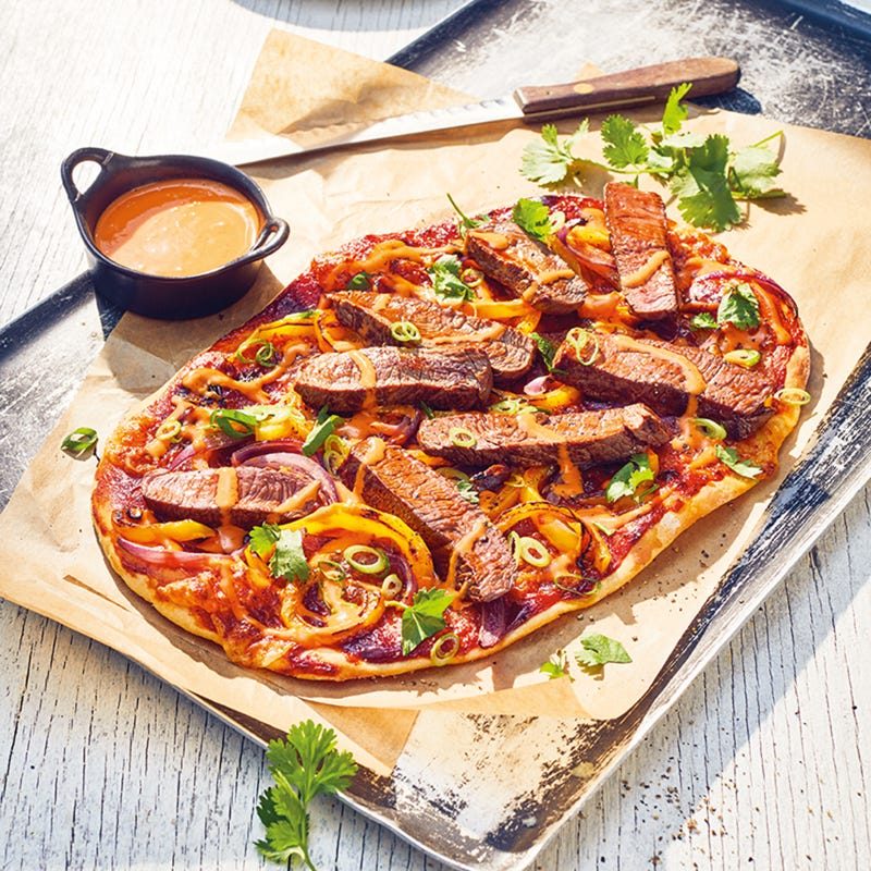 Foto BBQ-Steak-Flatbread mit Sriracha-Mayo von WW