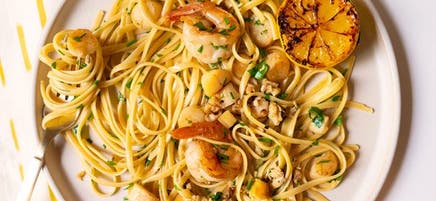 Linguine aux fruits de mer avec citrons
