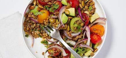 Salade de lentilles et d’avocats à la lime et à la coriandre