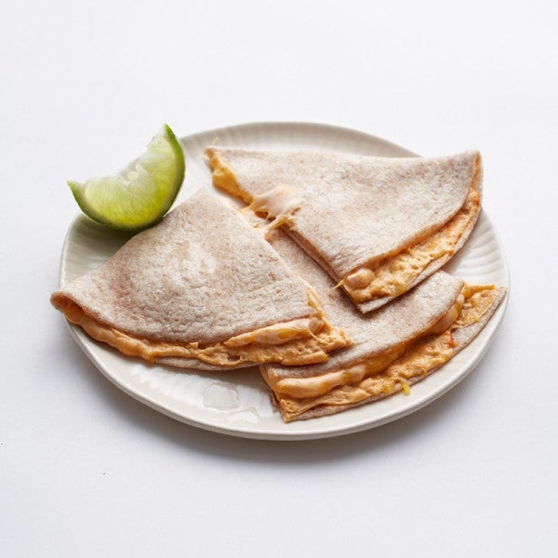 Photo de Quesadilla au cheddar et à la sauce sriracha par WW