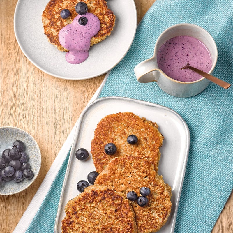 Pancakes à la farine complète et crème de skyr aux myrtilles