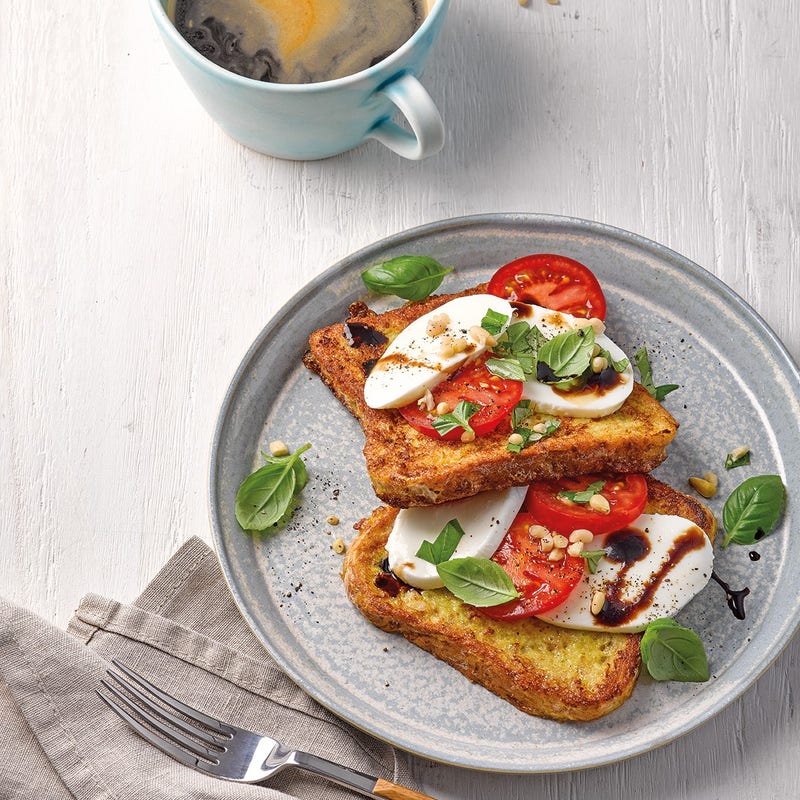 Pain perdu épicé à la tomate et à la mozzarella