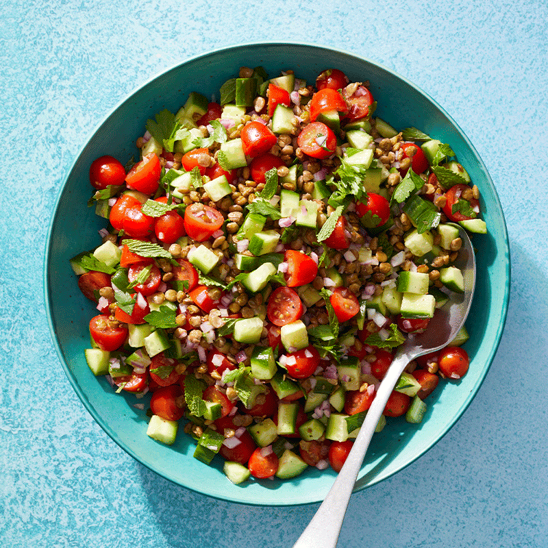 Israeli salad with crispy lentils