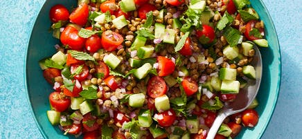 Israeli salad with crispy lentils