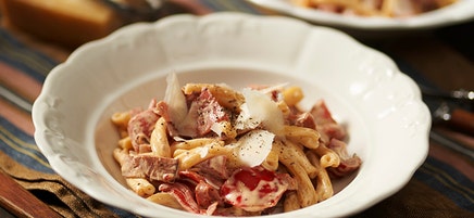 Pasta med grillad paprika- och baconsås