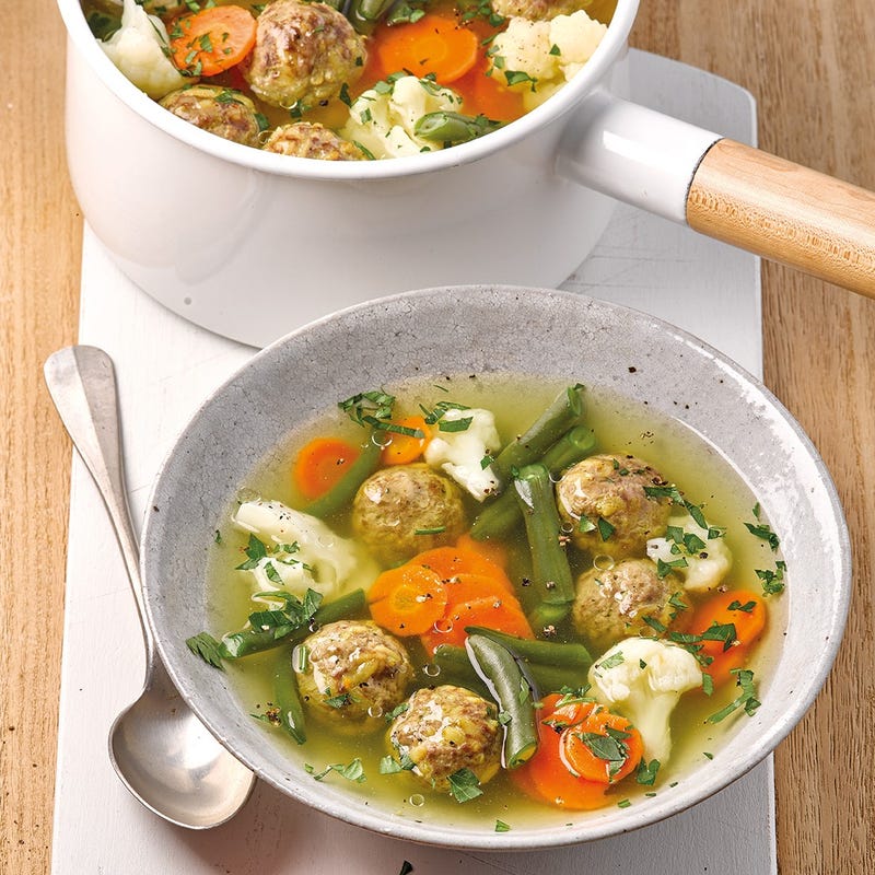Potée de légumes et boulettes de viande hachée au citron