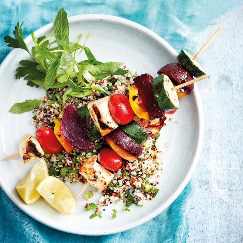 Brochettes de légumes et halloumi et salade de quinoa