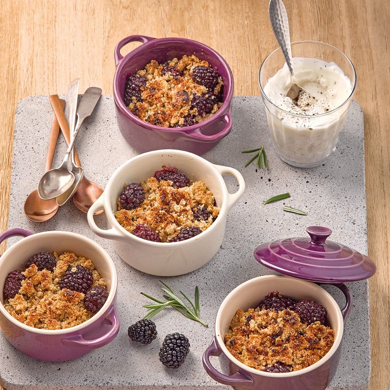 Crumble aux amandes, mûres et crème de skyr