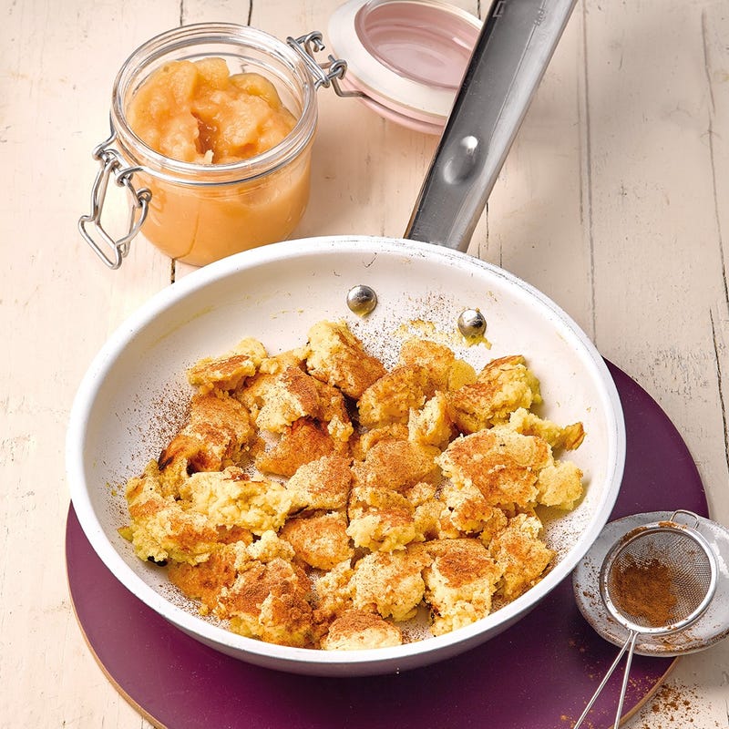 « Crêpe de l'Empereur » aux amandes et compote de pommes à la cannelle