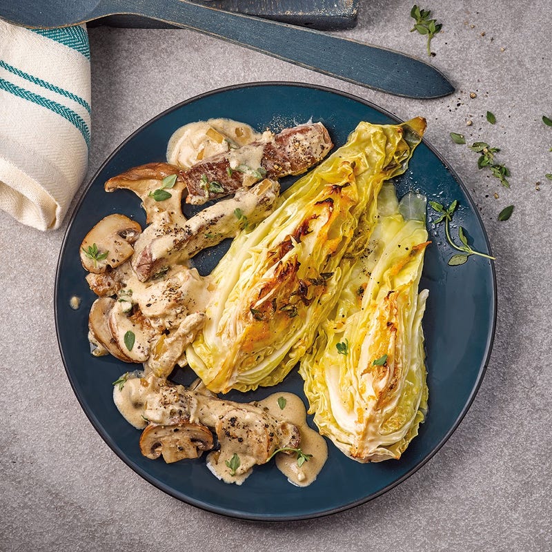Emincé de bœuf au chou blanc rôti et champignons