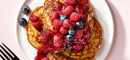 Three-ingredient banana pancakes with fresh berries