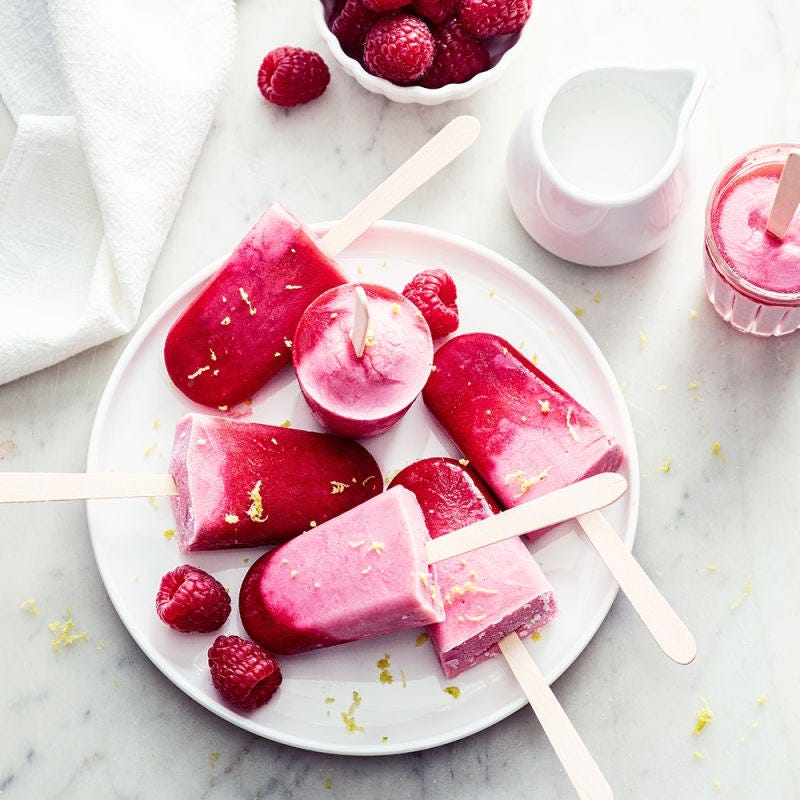 Sucettes glacées au yaourt et aux framboises