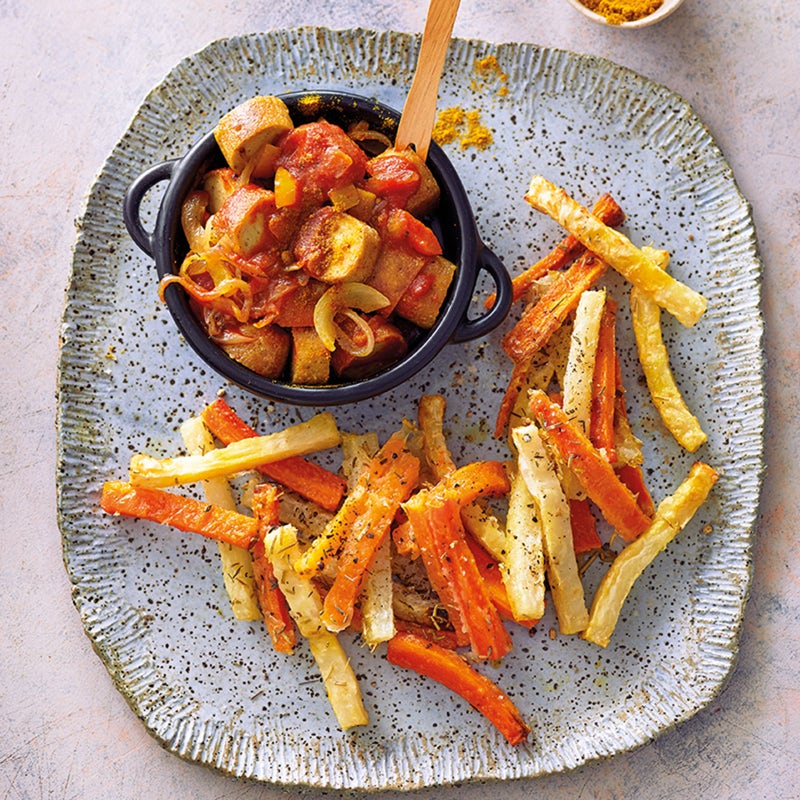 Vegane Currywurst mit Gemüsepommes