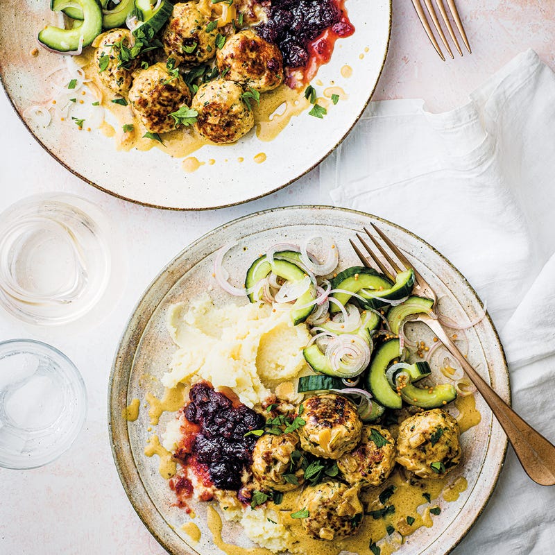 Hackbällchen mit Selleriepüree & Preiselbeeren