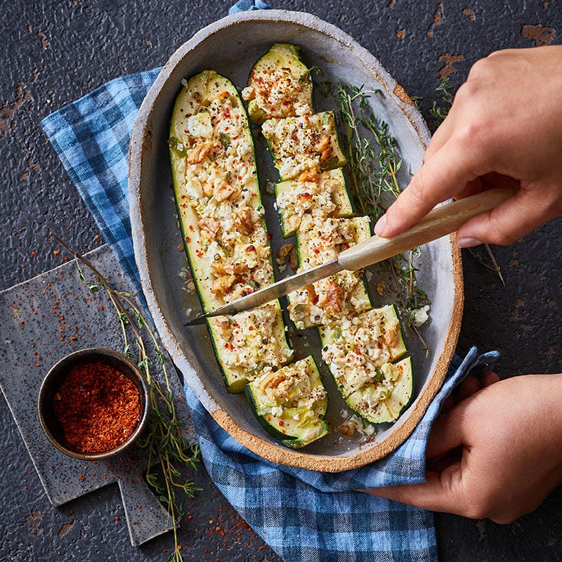 Gefüllte Zucchini mit Walnuss-Schafskäse-Füllung