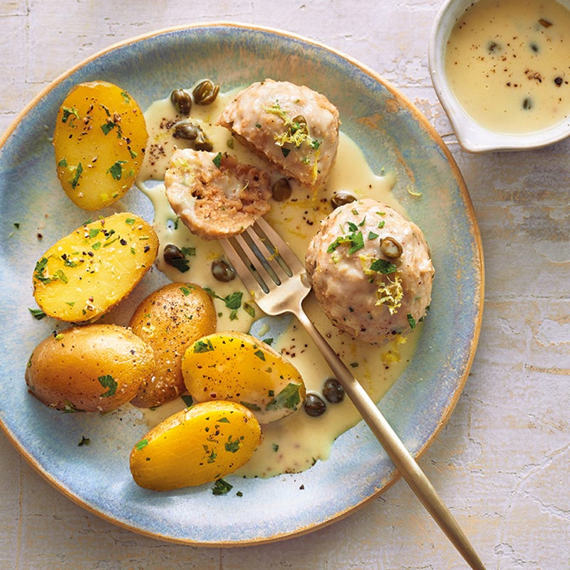 Sojaklopse mit Zitronen-Kapern-Sauce & Kartoffeln