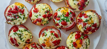 Coupes au bacon et aux œufs