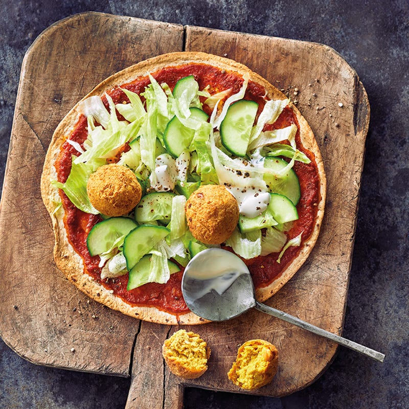 Tomaten-Lahmacun mit Falafel