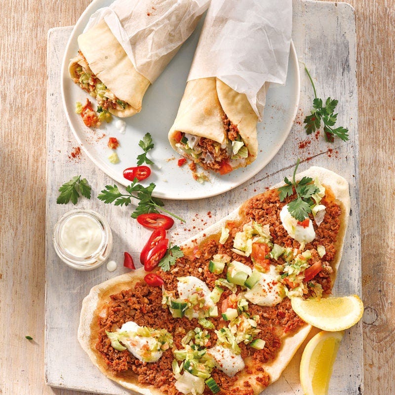 Lahmacun mit Salat