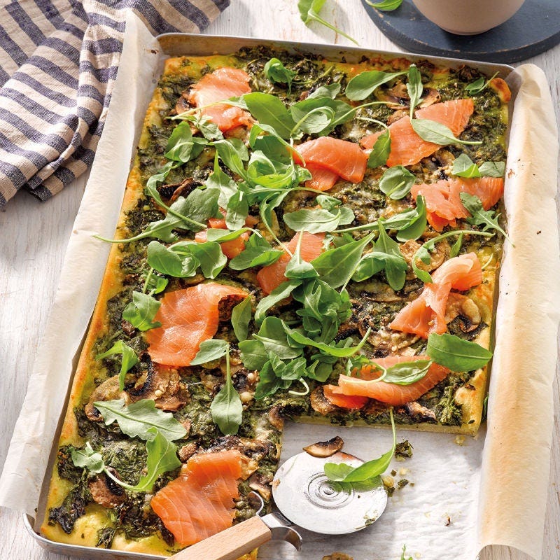 Schnelle Spinatpizza mit Lachs