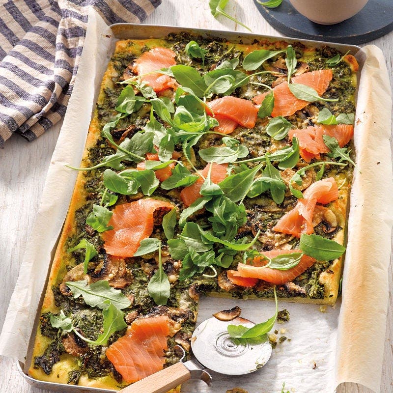 Schnelle Spinatpizza mit Lachs