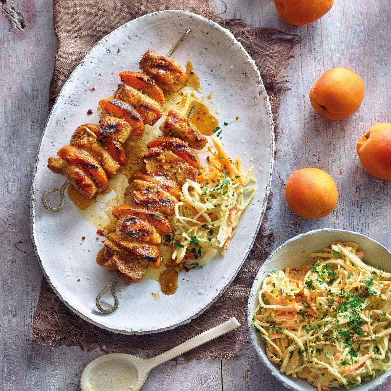 Aprikosen-Schweinefilet-Spiesse mit Coleslaw