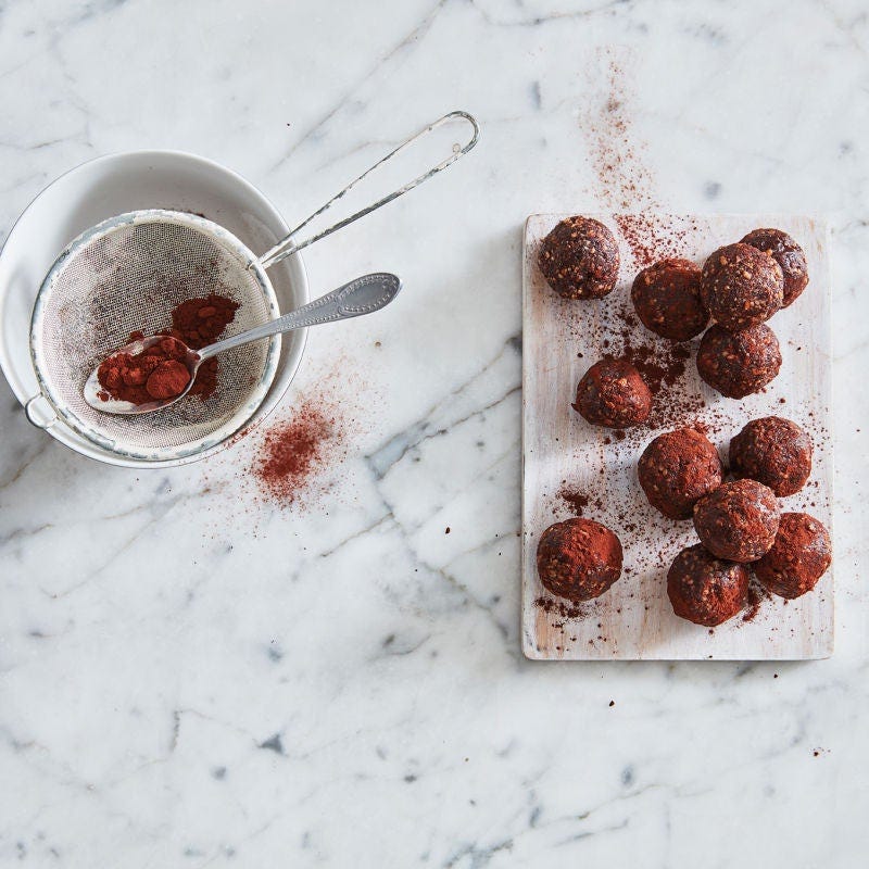 Bliss Balls mit Datteln & Mandeln