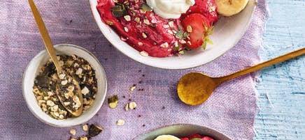 Sorbet de petit-déjeuner à la noix de coco et aux fruits rouges