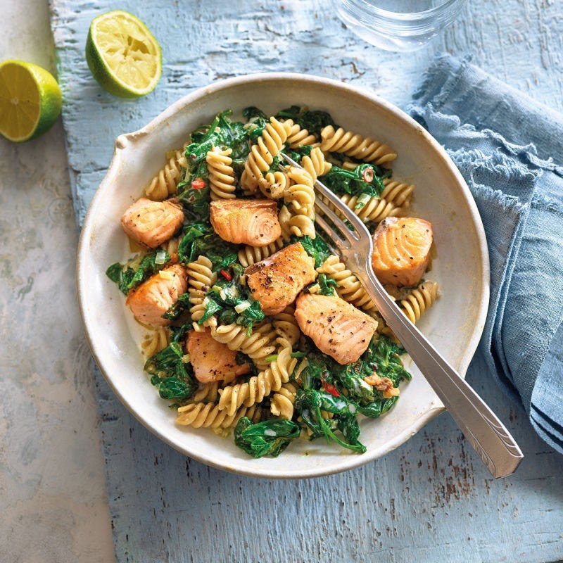 Fusilli mit Kokos-Spinat-Sauce & Lachs