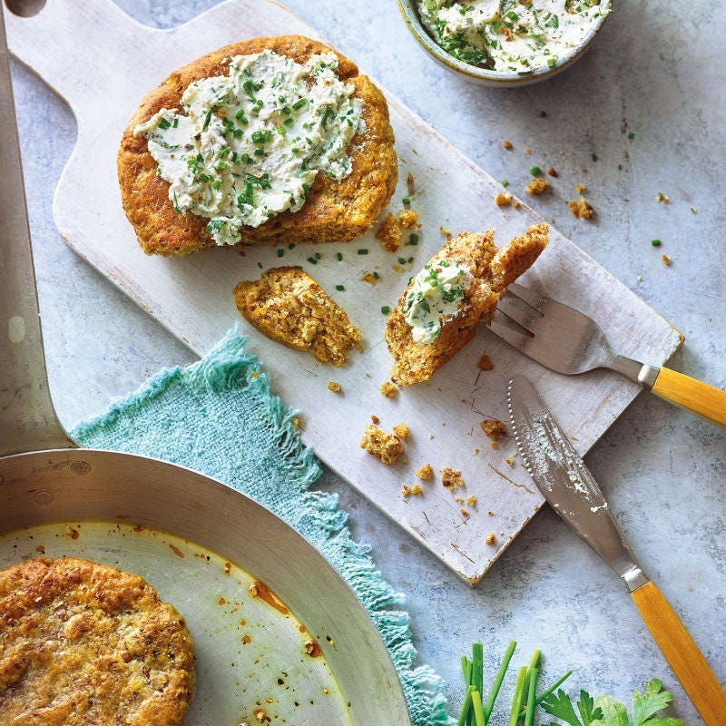 Low Carb Pfannenbrot mit Kräuterfrischkäse