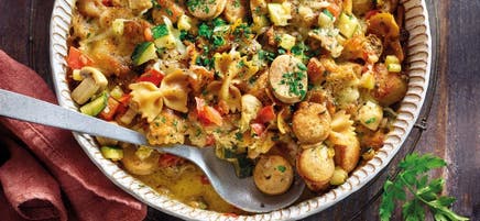 Pastaauflauf mit Bratwurst & Pilzen