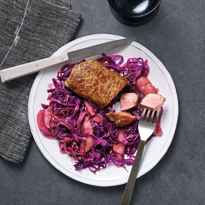Schweinesteaks mit Apfelrotkohl, glasierte